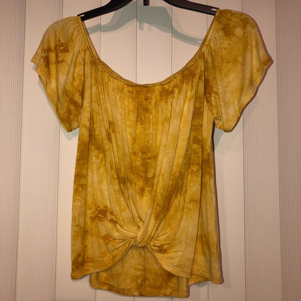 Off the shoulder knot shirt